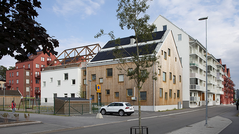 Husfasader i olika kulörer