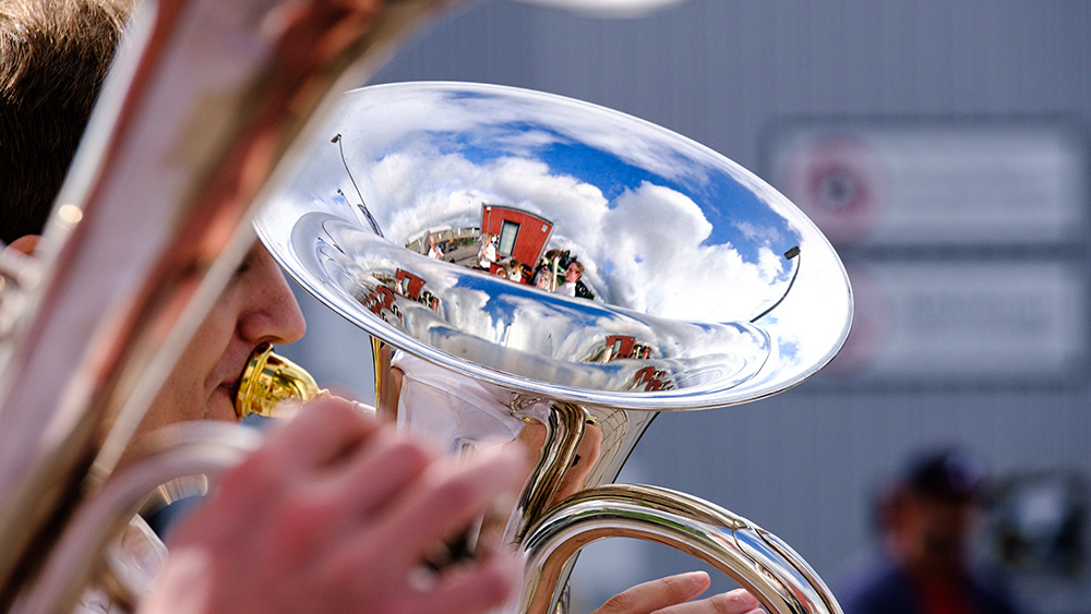 Stort blåsinstrument.