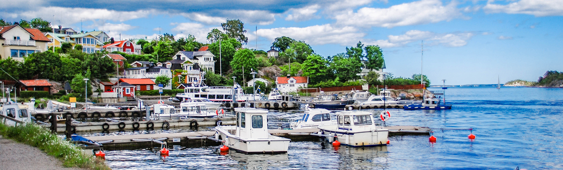 Vy över hamnen på Dalarö