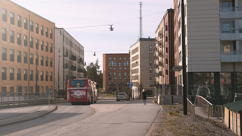 Bilvägen längst med Haningeterrassen.
