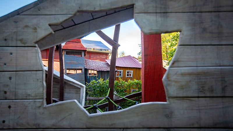 Detalj från lekplatsen i Tungelsta trädgårdspark