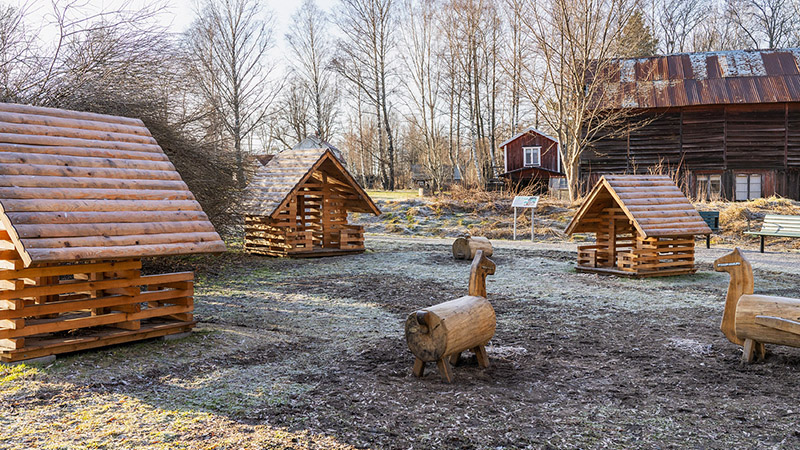 Lekhus och fantasidjur i Gudö park