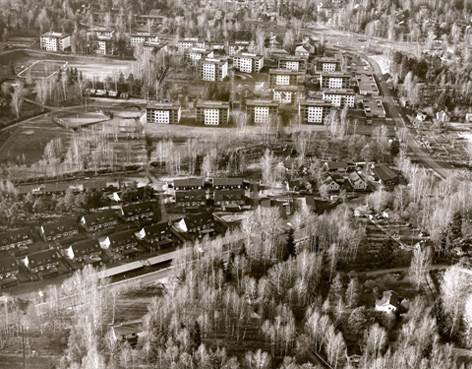Svartvitt flygfoto över Sågenparken 1980. Bild: Haningearkivet.