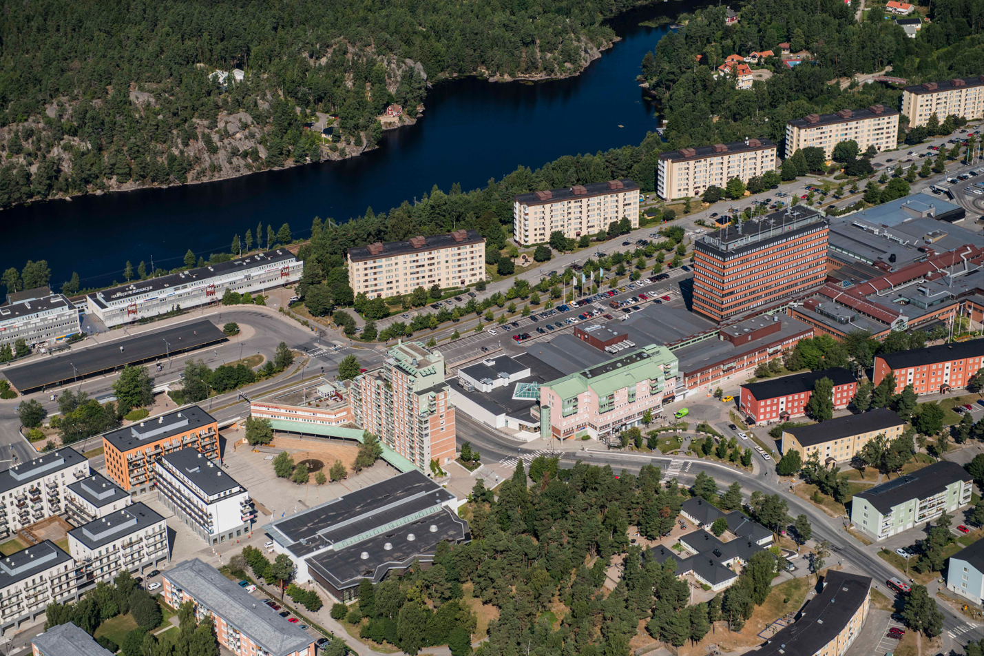 Flygbild över Haninges centrumområde.