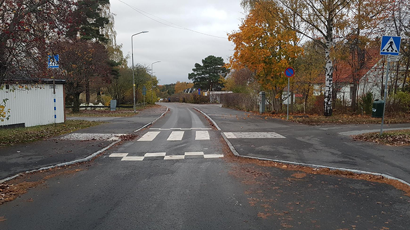 Övergångsställe på en villagata