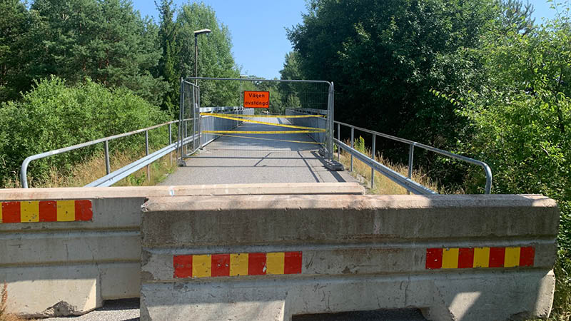Gångbron mellan Söderby och Mårtensdal är bortmonterad och vägen är avstängd.