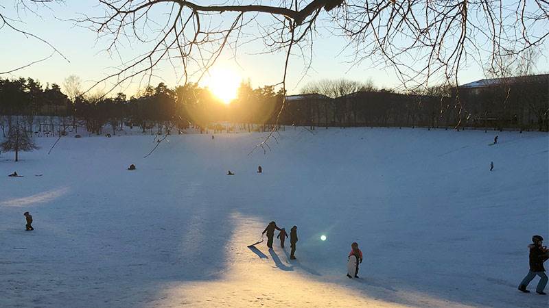 Pulkaåkning i Eskilsparken.