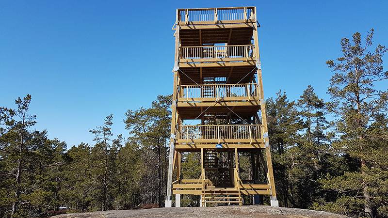 Fotograf: Dennis Fasth. Utsiktstornet i sol.