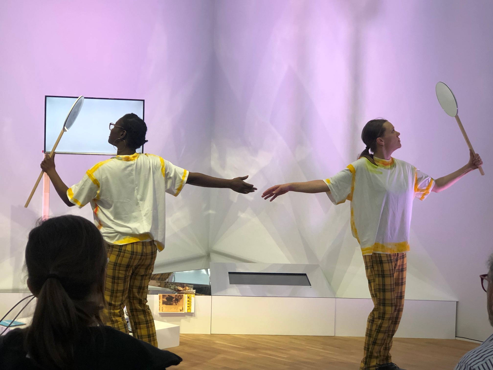 I Want to Seduce You, performance av Louise Blad på Haninge konsthall, 2020 I Want to Seduce You, performance av Louise Blad på Haninge konsthall, 2020