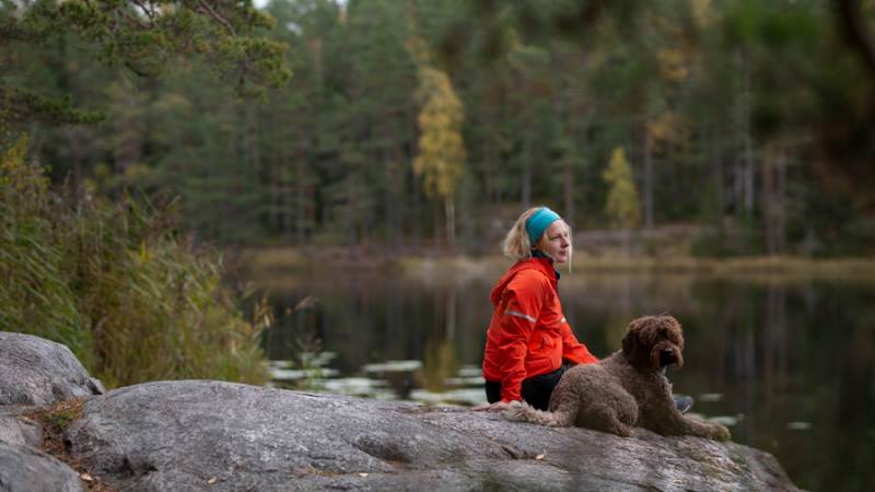 Tid för återhämtning vid vattnet i Tyresta.  Tid för återhämtning vid vattnet i Tyresta.